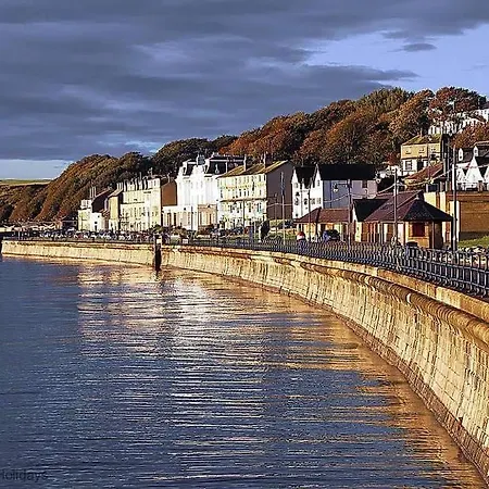 Casa de Férias Jolly Roger - Part Of The The Bay Village With Pool, Gym And Direct Access, Pub, Restaurant, Tennis And Meadows Walks Filey