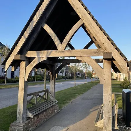 Jolly Roger - Part Of The The Bay Village With Pool, Gym And Direct Access, Pub, Restaurant, Tennis And Meadows Walks Holiday home